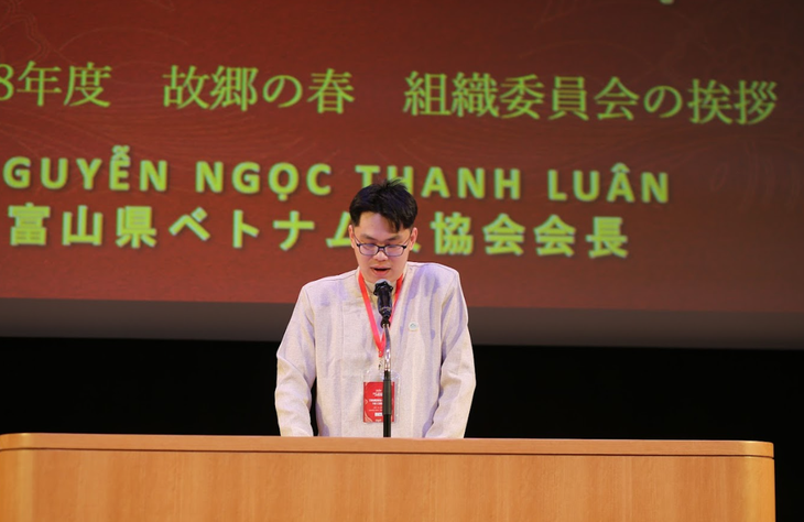 Ông Nguyễn Ngọc Thanh Luân, Chủ tịch Hội Người Việt Nam tại Toyama phát biểu khai mạc chương trình.