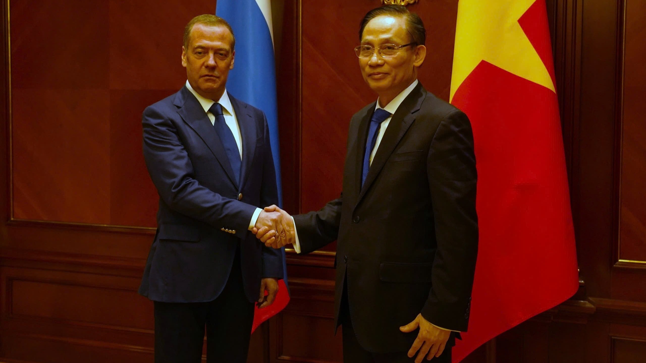 Đặc phái viên của Tổng Bí thư hội kiến Chủ tịch Đảng Nước Nga Thống nhất và Chủ tịch Đảng Cộng sản Liên bang Nga