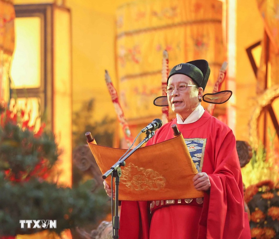 Lễ dâng hương khai xuân Bính Ngọ 2026 được thực hiện theo nghi thức cung đình kết hợp yếu tố lễ hội dân gian truyền thống. (Ảnh: TTXVN)