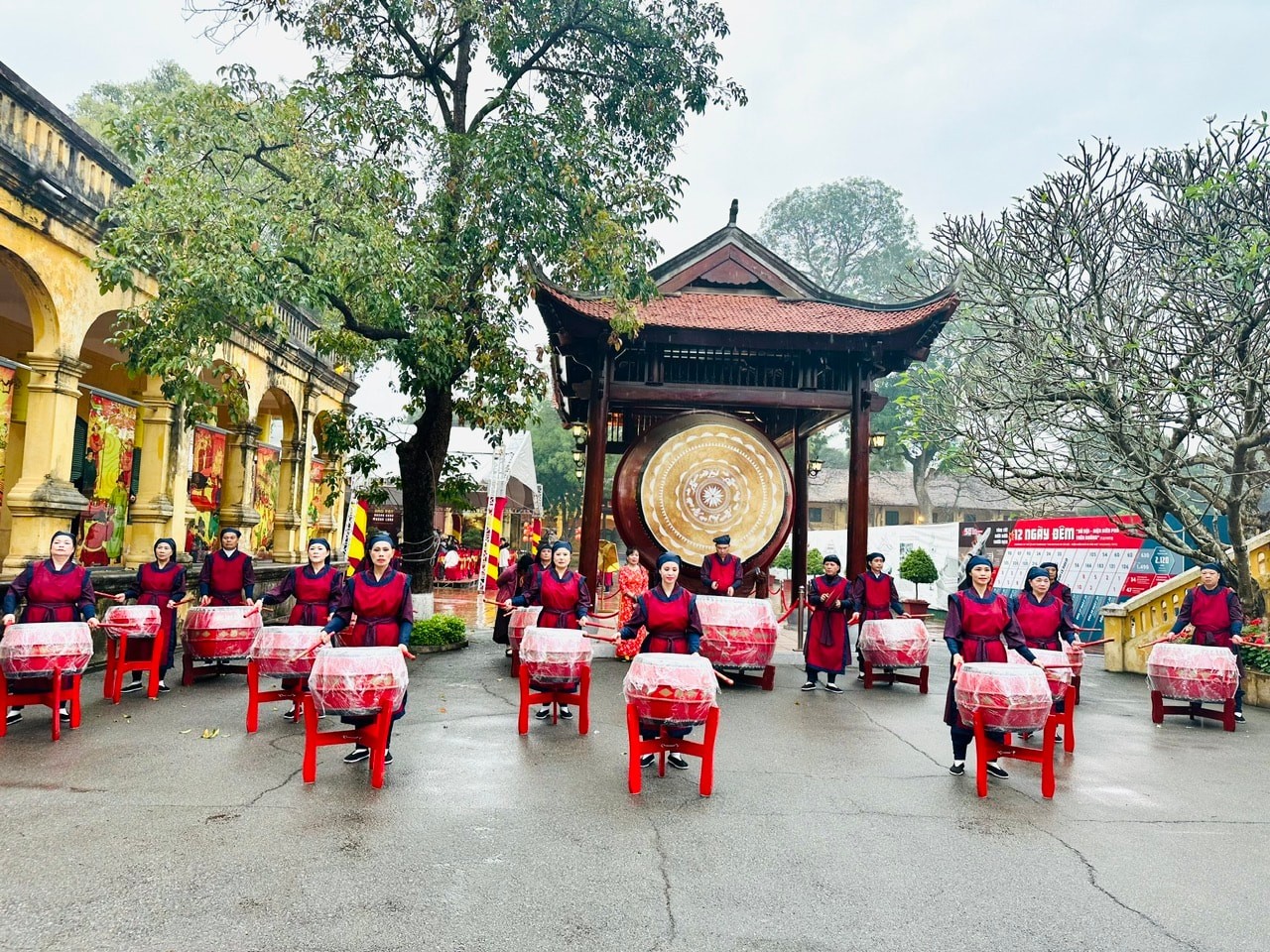 Màn trống hội rộn ràng trong phần hội xuân. Ảnh: 