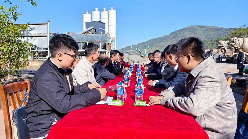 Sín Thầu vun đắp ngoại giao nhân dân nơi ngã ba biên giới