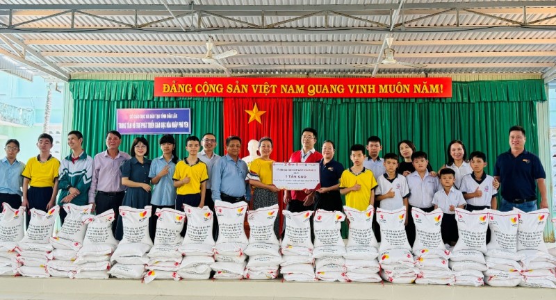 SCI trao hơn 12 tấn gạo cho người dân bị thiệt hại do thiên tai tại Đắk Lắk