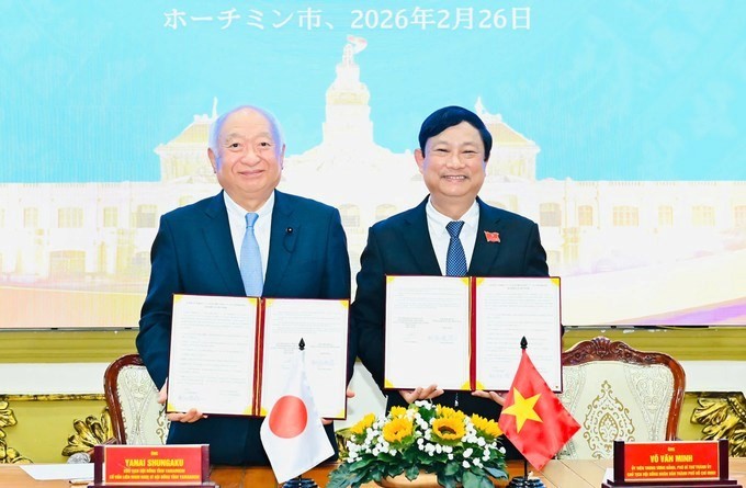 Chủ tịch HĐND TPHCM Võ Văn Minh và ông Yanai Shungaku, Chủ tịch Hội đồng tỉnh Yamaguchi (Nhật Bản), ký Bản ghi nhớ hợp tác hữu nghị giữa Hội đồng nhân dân TPHCM và Hội đồng tỉnh Yamaguchi Chủ tịch HĐND TPHCM Võ Văn Minh và ông Yanai Shungaku, Chủ tịch Hội đồng tỉnh Yamaguchi (Nhật Bản), ký Bản ghi nhớ hợp tác hữu nghị giữa Hội đồng nhân dân TPHCM và Hội đồng tỉnh Yamaguchi