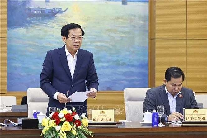 Bộ trưởng Bộ Nội vụ Đỗ Thanh Bình, Uỷ viên Hội đồng bầu cử Quốc gia phát biểu. 