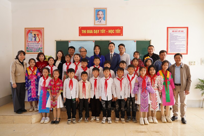 Khánh thành nhà bán trú điểm trường Sủng Phính, trường PTDTBT Tiểu học Sủng Thài, tỉnh Tuyên Quang