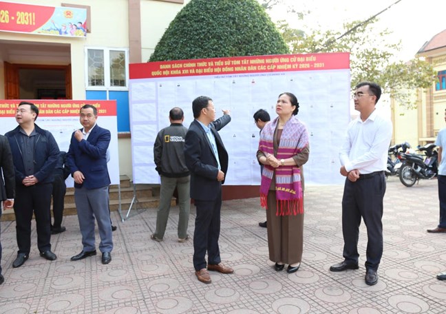 Phó Chủ tịch - Tổng Thư ký Ủy ban Trung ương MTTQ Việt Nam Hà Thị Nga tiếp xúc cử tri xã Than Uyên, tỉnh Lai Châu