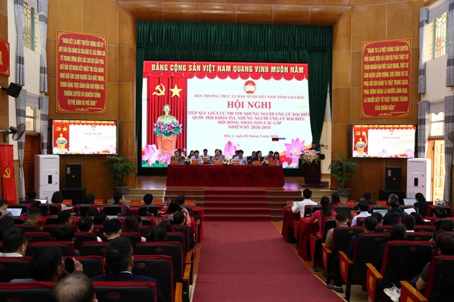 Phó Chủ tịch - Tổng Thư ký Ủy ban Trung ương MTTQ Việt Nam Hà Thị Nga tiếp xúc cử tri xã Than Uyên, tỉnh Lai Châu