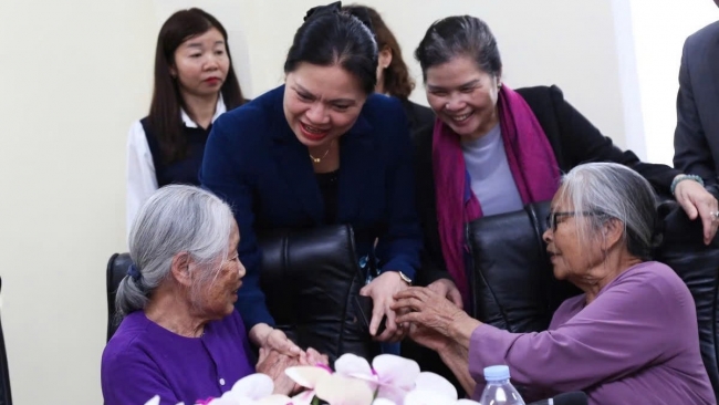 Bà Hà Thị Nga: Giữ liên hệ chặt chẽ với cử tri, kiến nghị hoàn thiện chính sách vùng dân tộc thiểu số