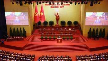 nhan dien va phan bac nhung luan dieu xuyen tac cong tac nhan su dai hoi xiv cua dang