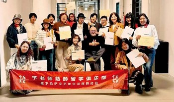 Tin quốc tế ngày 8/3: Du học là xu hướng mới của người cao tuổi Trung Quốc, giá dầu Mỹ vượt mốc 80 USD/thùng