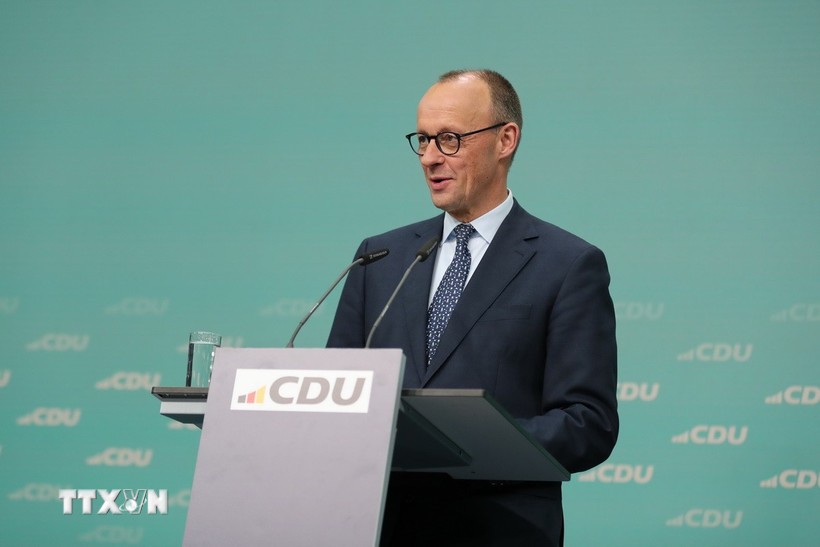 Thủ tướng Đức Friedrich Merz phát biểu trong một cuộc họp báo ở Berlin. (Ảnh: THX/TTXVN)