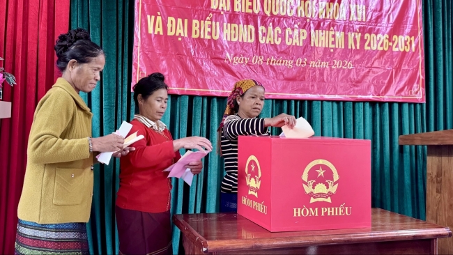 Cử tri vùng sâu, hải đảo nô nức tham gia bầu cử sớm