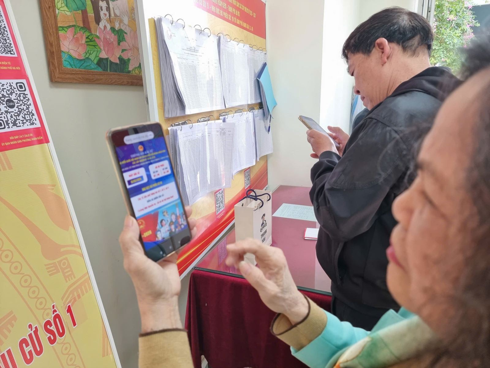 quét mã QR để có thông tin cập nhật về công tác bầu cử.