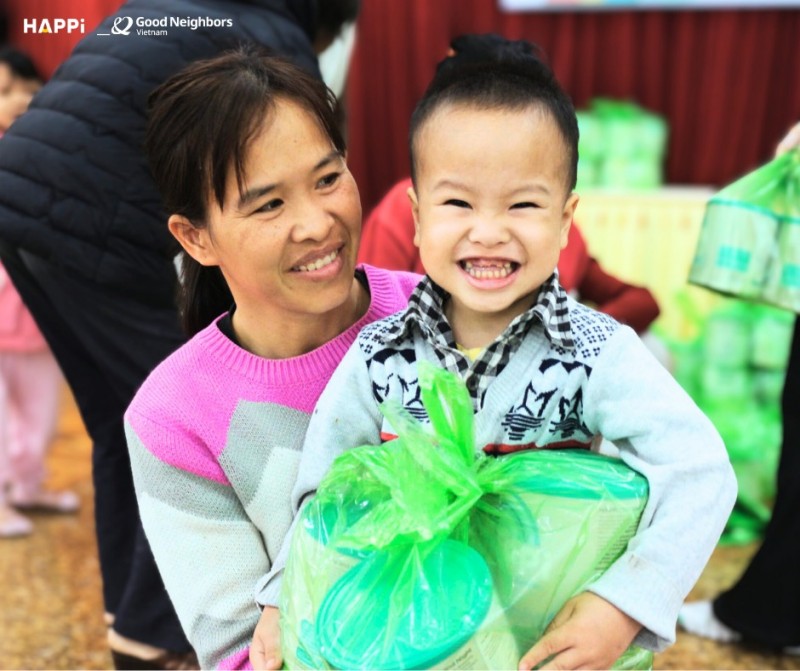GNI: Trao hàng ngàn lon sữa cho trẻ em Thanh Hóa GNI: Trao hàng ngàn lon sữa cho trẻ em Thanh Hóa