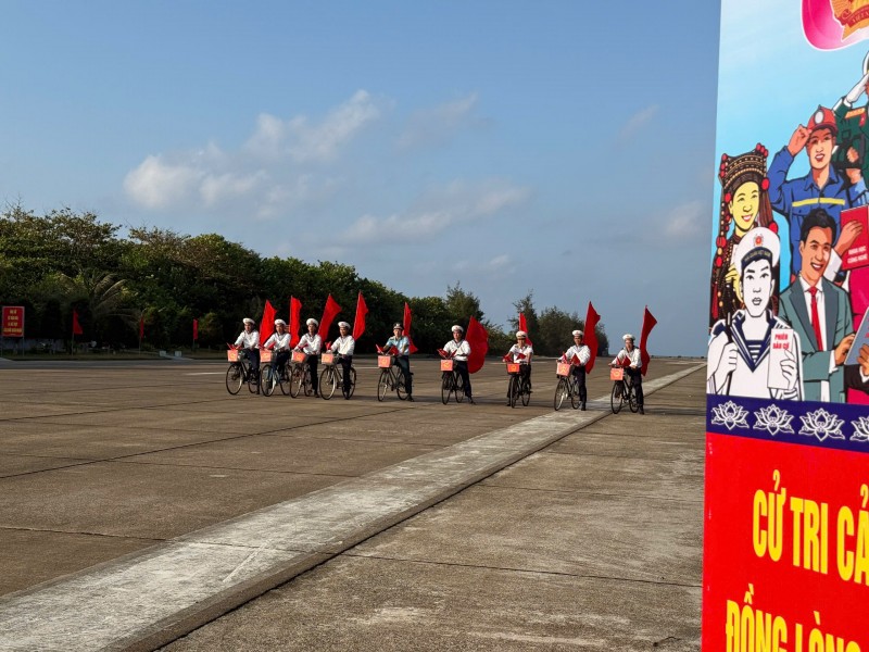 Hoàn tất công tác chuẩn bị cho “Ngày hội non sông” tại Trường Sa Hoàn tất công tác chuẩn bị cho “Ngày hội non sông” tại Trường Sa