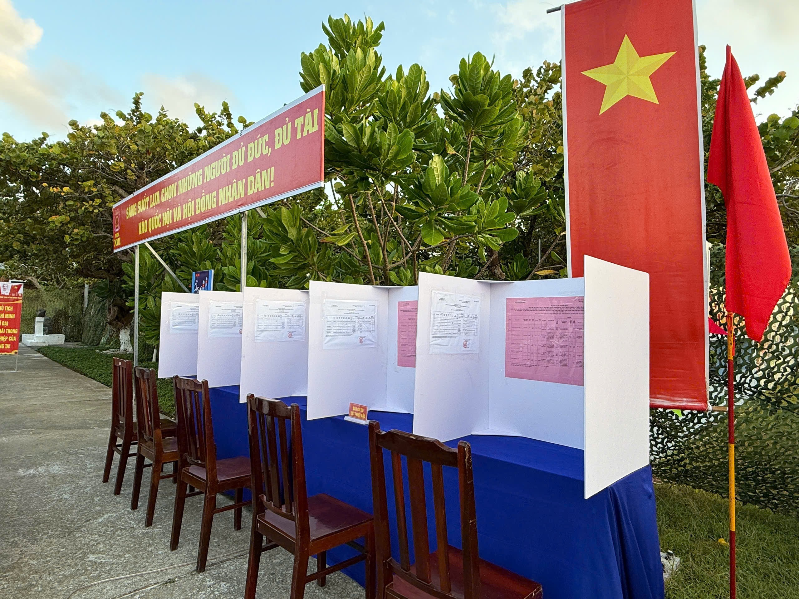 Hoàn tất công tác chuẩn bị cho “Ngày hội non sông” tại Trường Sa Hoàn tất công tác chuẩn bị cho “Ngày hội non sông” tại Trường Sa