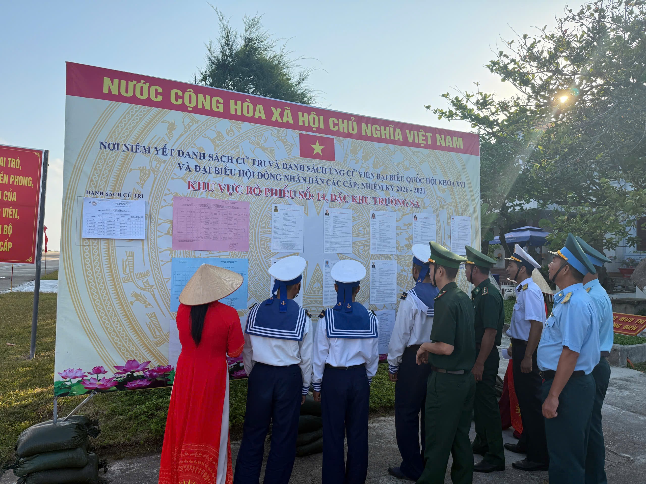 Hoàn tất công tác chuẩn bị cho “Ngày hội non sông” tại Trường Sa Hoàn tất công tác chuẩn bị cho “Ngày hội non sông” tại Trường Sa