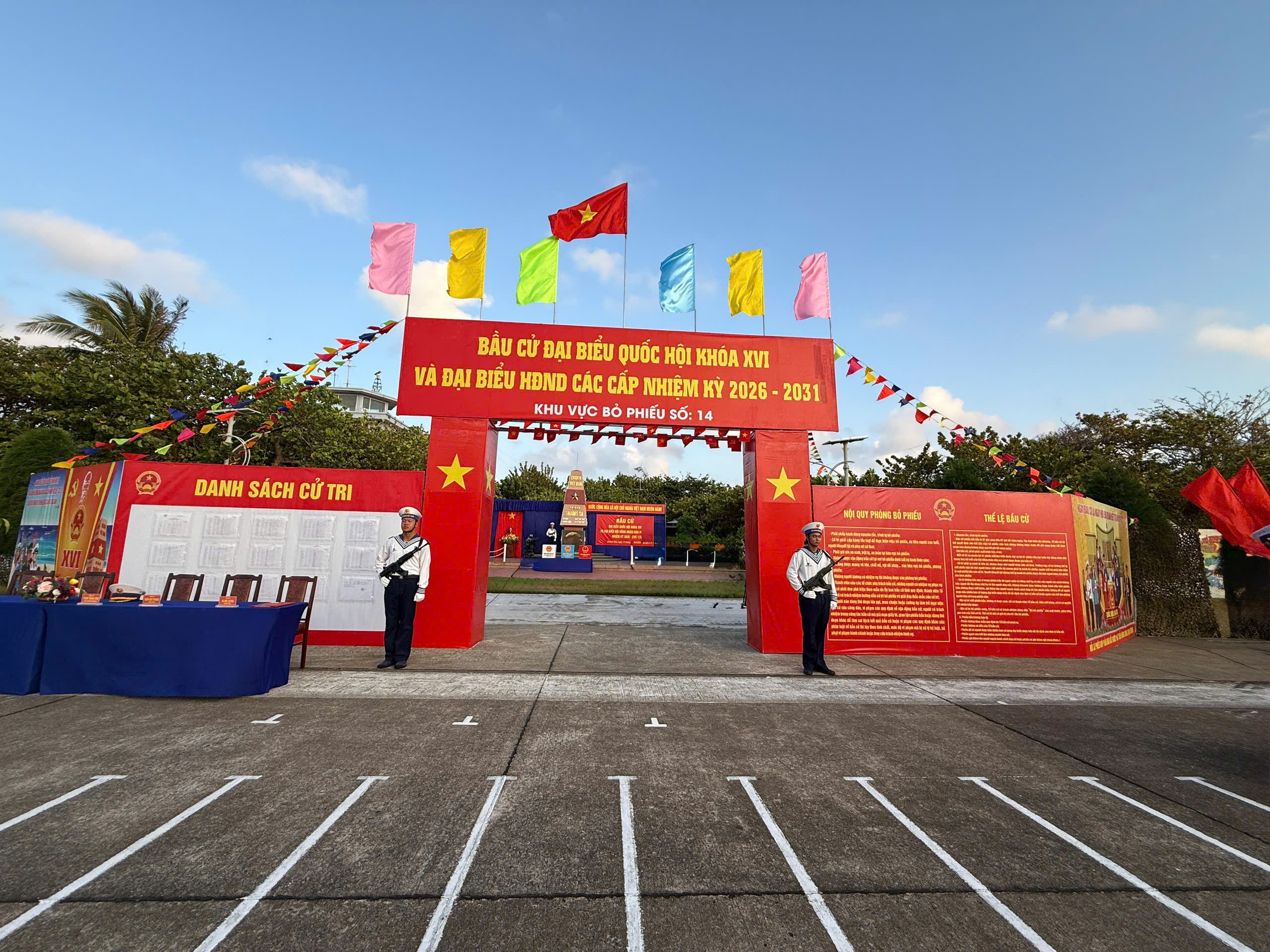 Hoàn tất công tác chuẩn bị cho “Ngày hội non sông” tại Trường Sa Hoàn tất công tác chuẩn bị cho “Ngày hội non sông” tại Trường Sa