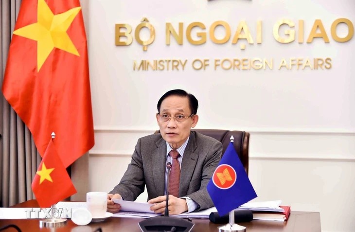 Bộ trưởng Lê Hoài Trung phát biểu trực tuyến tại Hội nghị. (Ảnh: TTXVN)