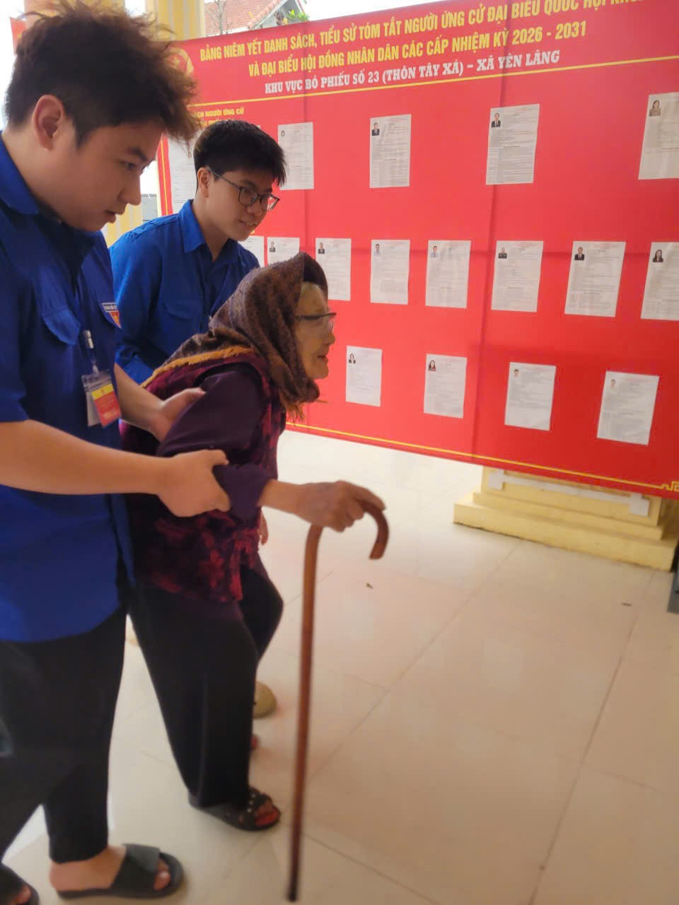 Cụ Phạm Thị Thinh, 95 tuổi, cử tri thôn Tây Xá, xã Yên Lãng, Hà Nội. (Ảnh: Hoàng Kim).)