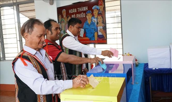 bà con đồng bào thiểu số vùng căn cứ cách mạng xã Gào đi bầu cử ngay từ sáng sớm ngày 15/3/2026.