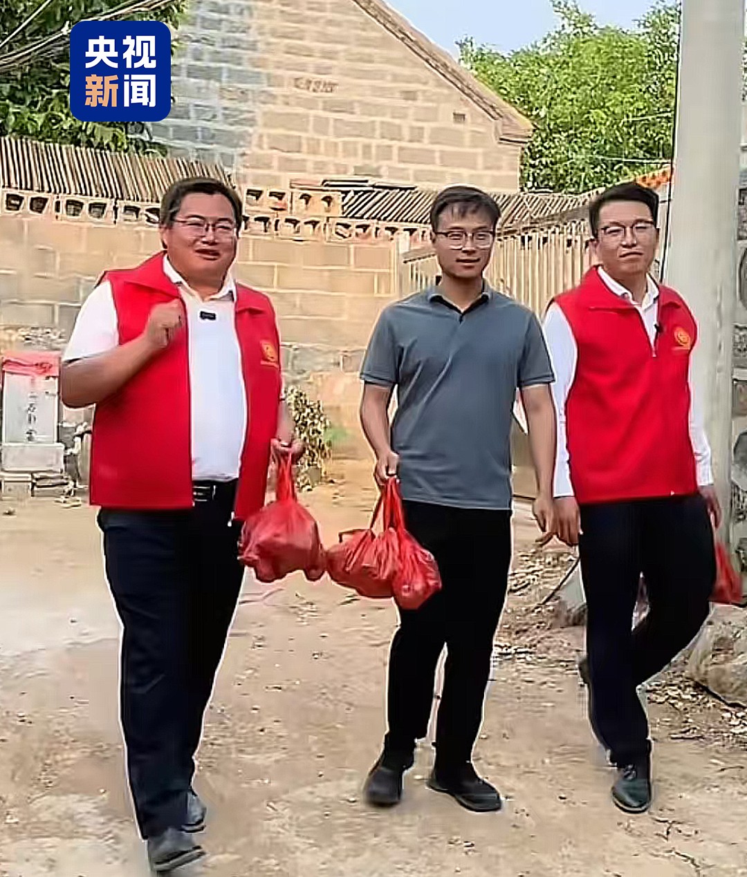 Bí thư Chi bộ thôn thế hệ 10X và hành trình làm thay đổi một ngôi làng Bí thư Chi bộ thôn thế hệ 10X và hành trình làm thay đổi một ngôi làng