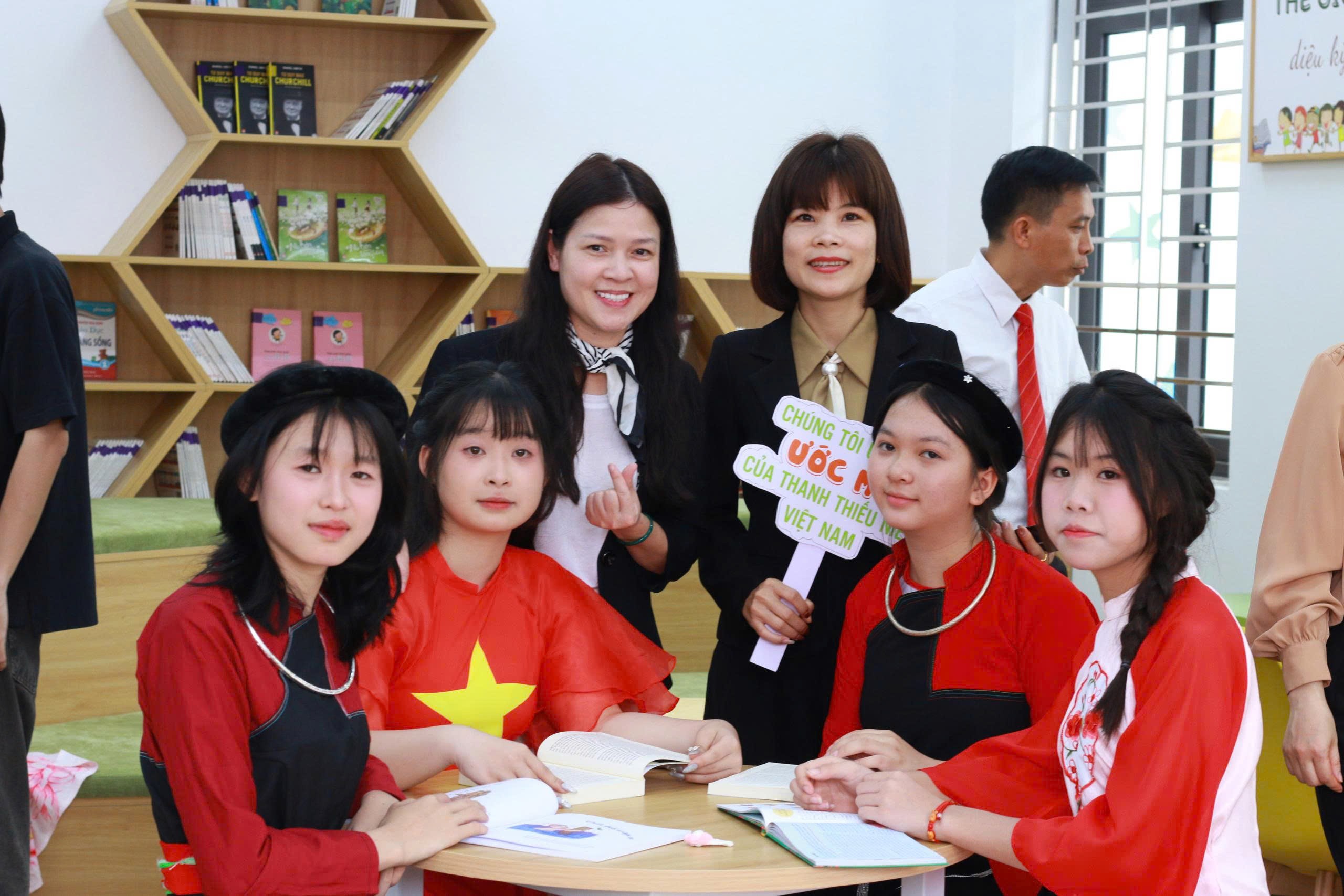 Khánh thành và bàn giao thư viện KB tại trường THCS Đại Phú (Tuyên Quang)