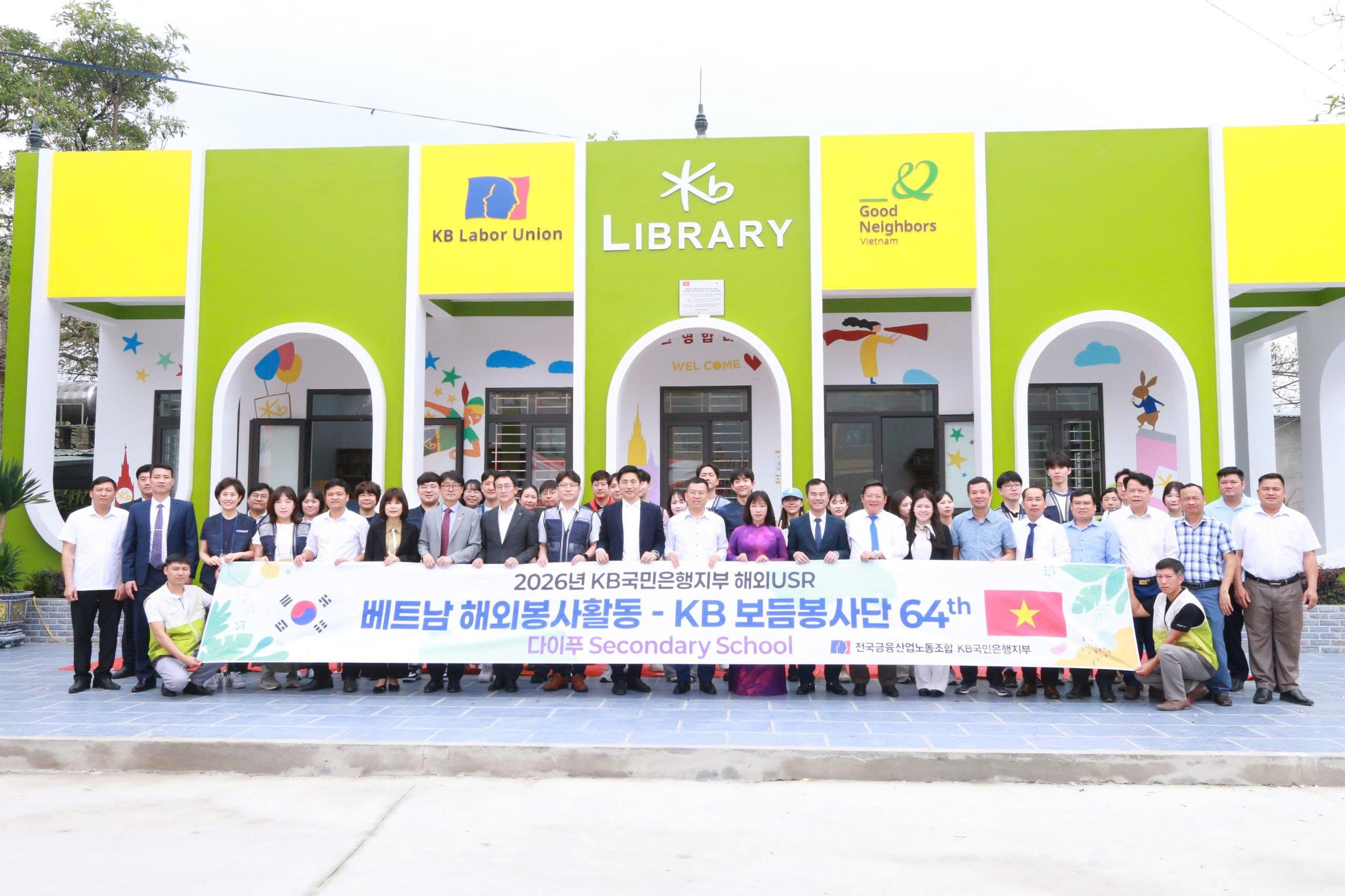 Khánh thành và bàn giao thư viện KB tại trường THCS Đại Phú (Tuyên Quang)