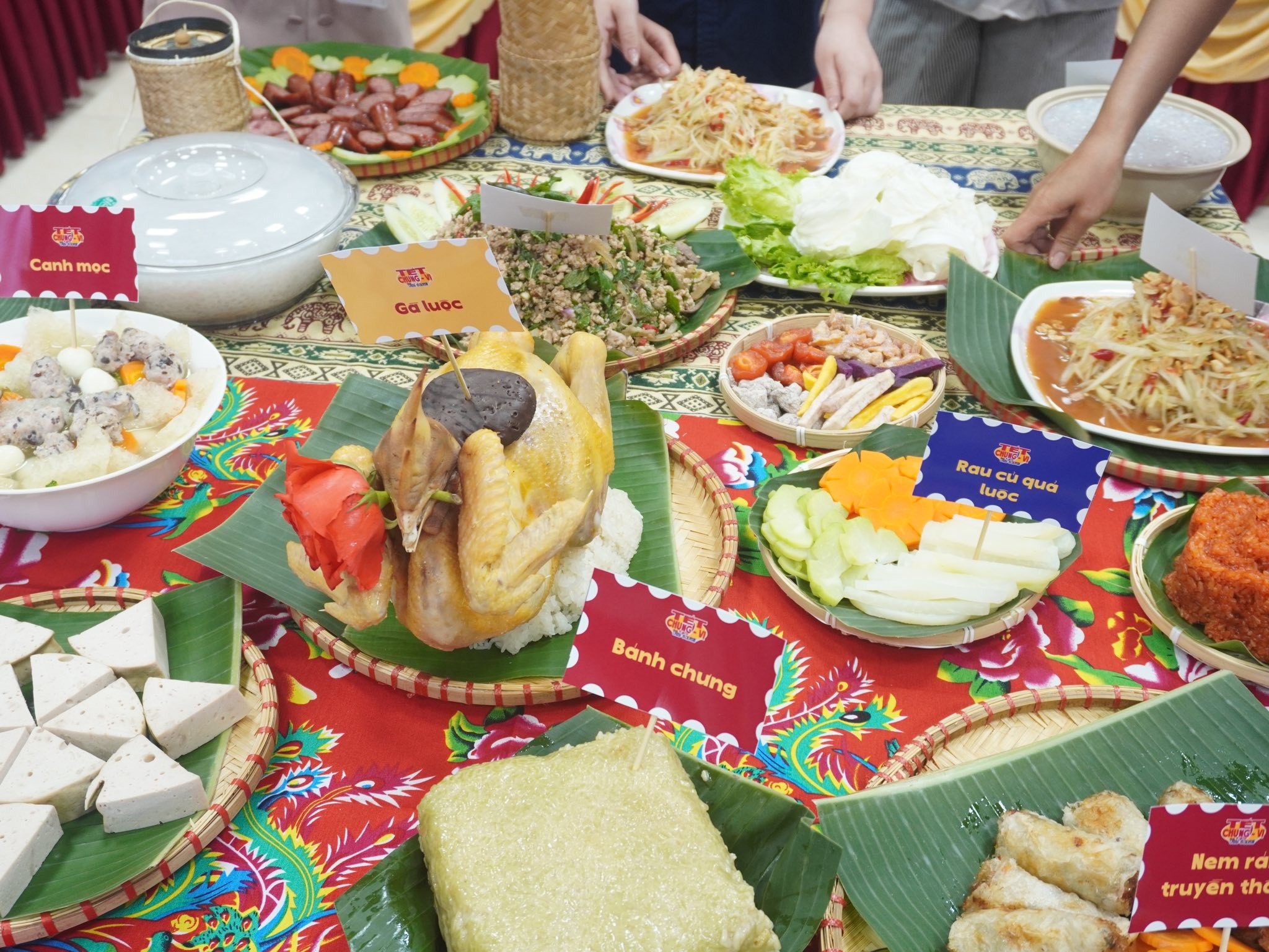 “Tết Chung Vị”: Giao lưu văn hoá ẩm thực Tết Việt - Lào “Tết Chung Vị”: Giao lưu văn hoá ẩm thực Tết Việt - Lào