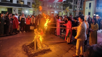 Độc đáo Tết Novruz giữa lòng Hà Nội: Đập trứng, nhảy lửa... đón năm mới