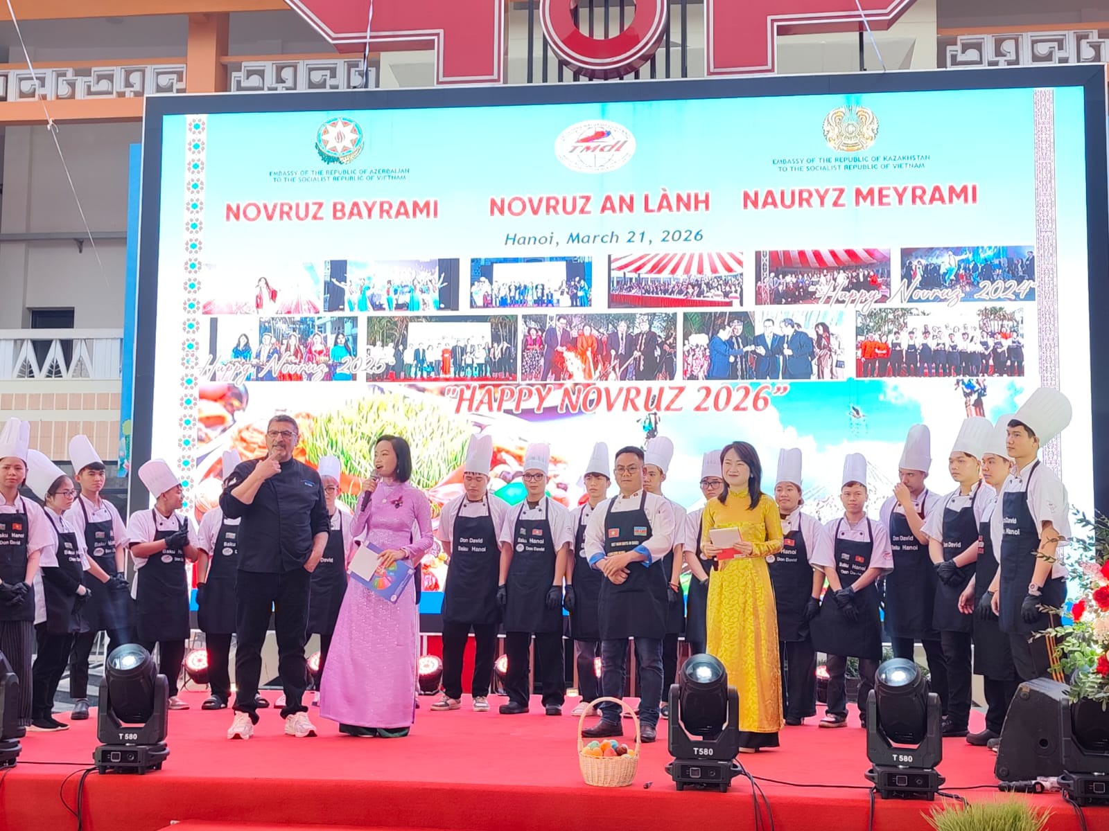 Độc đáo Tết Novruz giữa lòng Hà Nội: Đập trứng, nhảy lửa... đón năm mới Độc đáo Tết Novruz giữa lòng Hà Nội: Đập trứng, nhảy lửa... đón năm mới