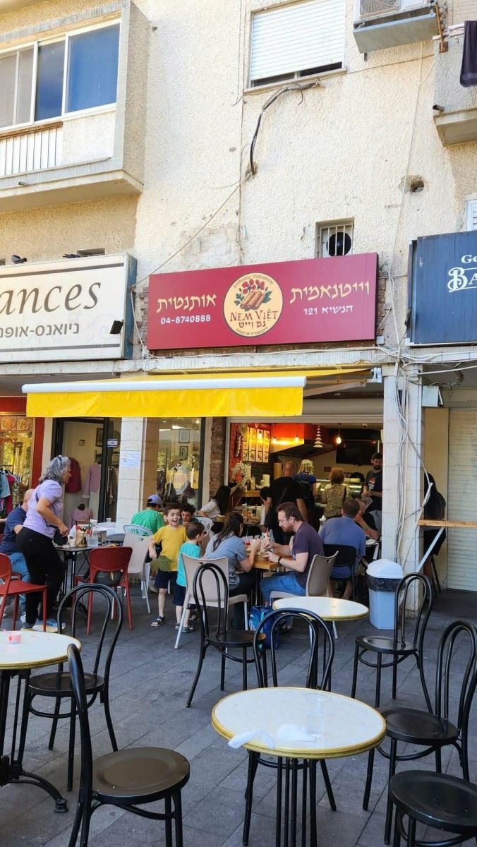 Một quán ăn của người Việt tại thành phố Haifa (miền Bắc Israel) đã mở cửa trở lại. Ảnh: Thanh Bình/TTXVN