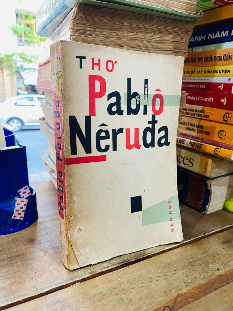 Bản in tuyển tập “Thơ Pablo Neruda”. (Ảnh: Momo Bookstore)