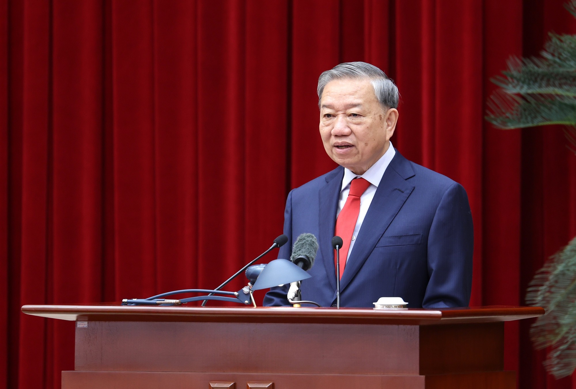 Phát biểu của Tổng Bí thư Tô Lâm khai mạc Hội nghị lần thứ 2 Ban Chấp hành Trung ương Đảng khóa XIV Phát biểu của Tổng Bí thư Tô Lâm khai mạc Hội nghị lần thứ 2 Ban Chấp hành Trung ương Đảng khóa XIV