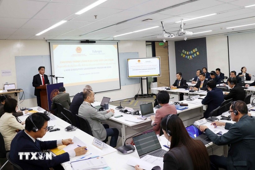 Việt Nam hỗ trợ đào tạo cán bộ cấp cao Lào trong quản lý và phát triển Việt Nam hỗ trợ đào tạo cán bộ cấp cao Lào trong quản lý và phát triển