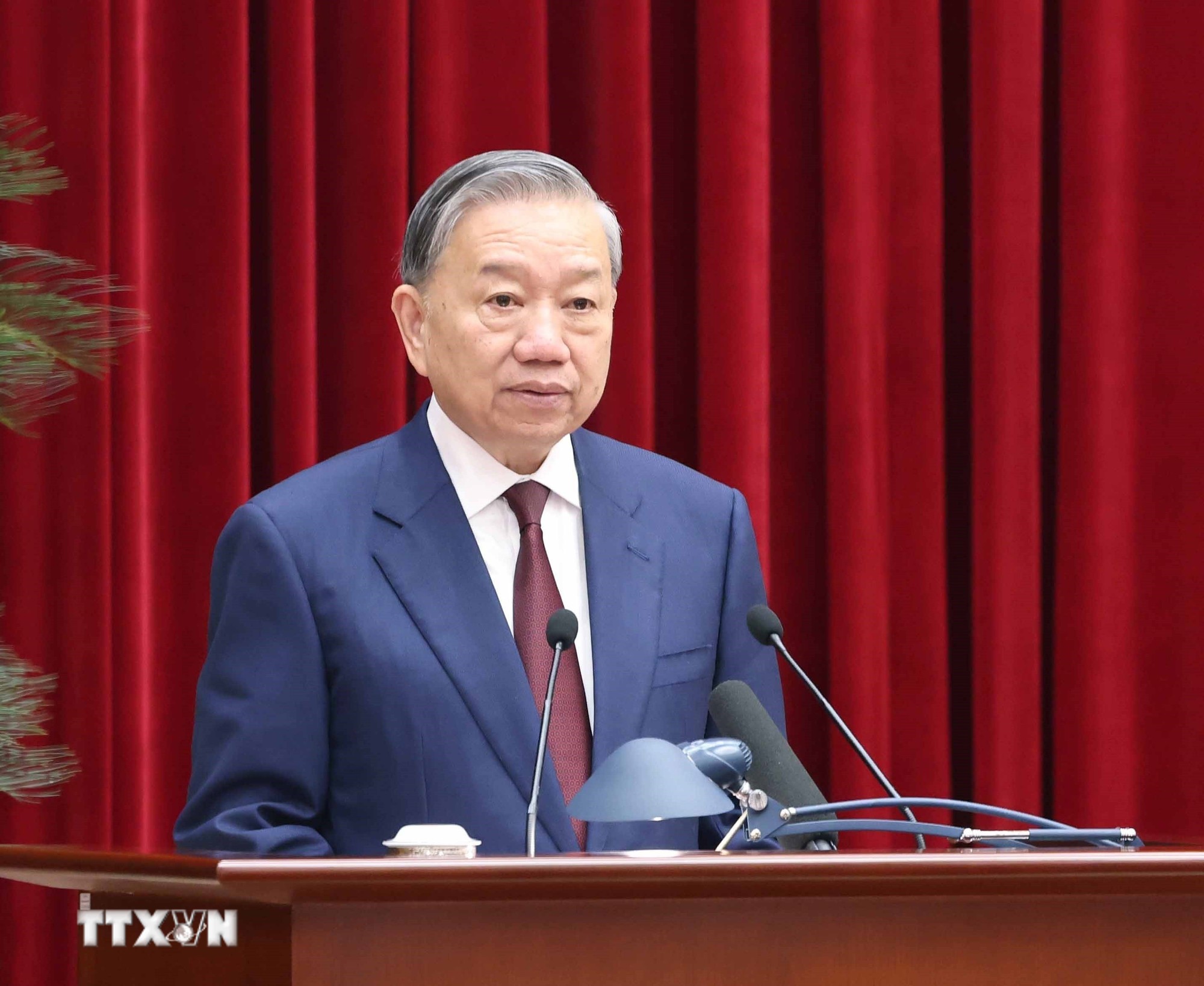 Tổng Bí thư Tô Lâm phát biểu bế mạc Hội nghị lần thứ hai Ban Chấp hành Trung ương Đảng khóa XIV. (Ảnh: Thống Nhất/TTXVN) Tổng Bí thư Tô Lâm phát biểu bế mạc Hội nghị lần thứ hai Ban Chấp hành Trung ương Đảng khóa XIV. (Ảnh: Thống Nhất/TTXVN)