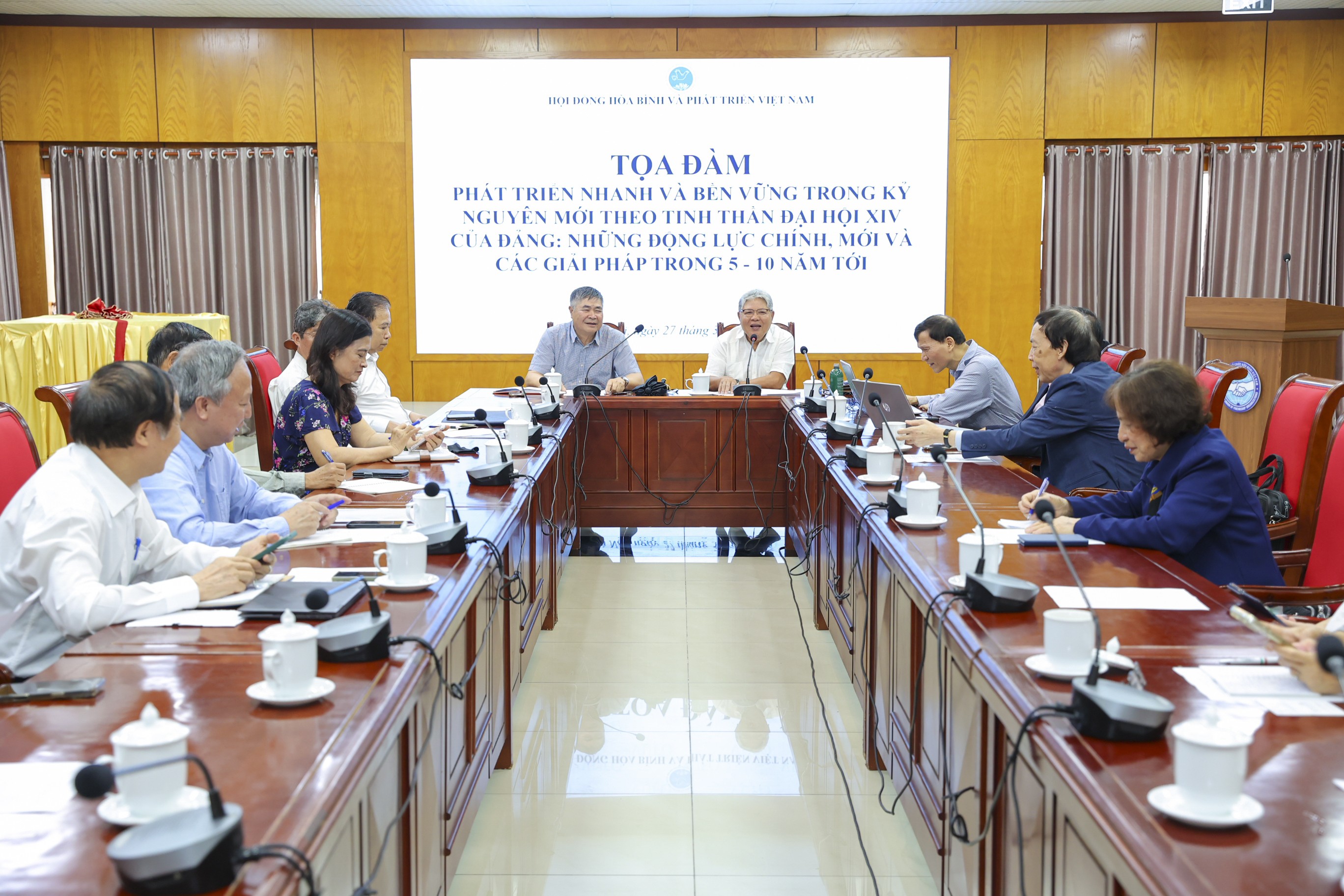 Tọa đàm: Giải pháp phát triển nhanh, bền vững đất nước trong 5 - 10 năm tới