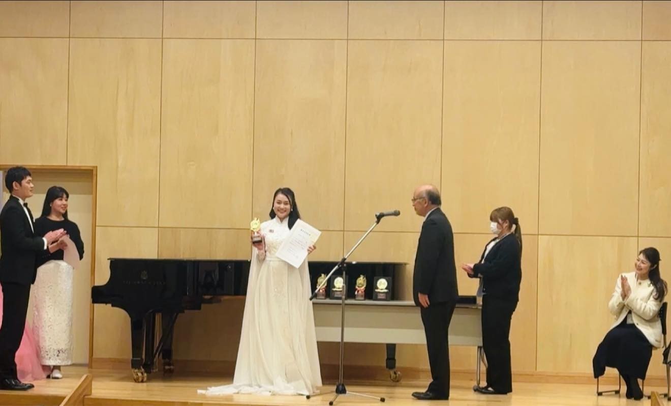 Trần Thị Vân Anh giành Giải thưởng Đặc biệt tại cuộc thi âm nhạc Kyushu Music Competition lần thứ 28 năm 2026, tại Nhật Bản (Ảnh NVCC) Trần Thị Vân Anh giành Giải thưởng Đặc biệt tại cuộc thi âm nhạc Kyushu Music Competition lần thứ 28 năm 2026, tại Nhật Bản (Ảnh NVCC)