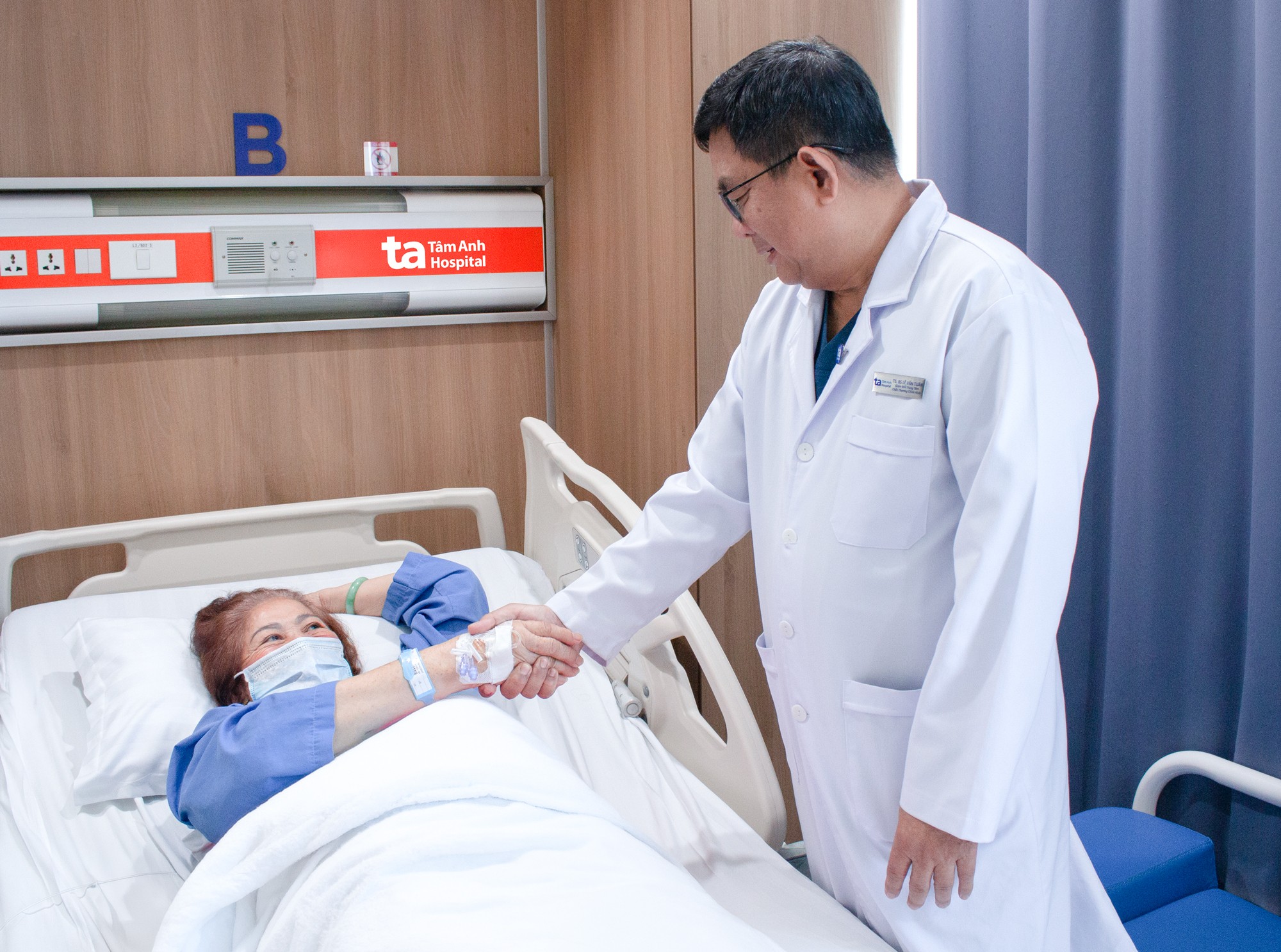 Việt Nam lần đầu có Robot AI thay khớp “siêu thao tác” chuẩn xác