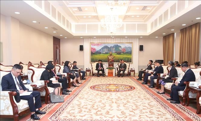 Lào khẳng định luôn ưu tiên cao nhất quan hệ với Việt Nam