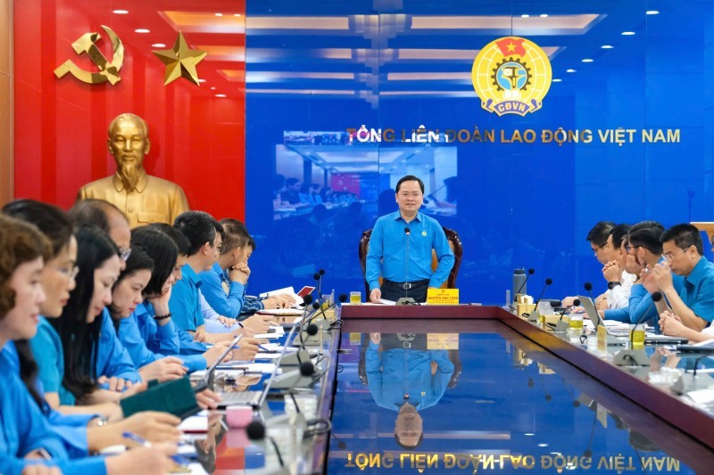 Công đoàn đẩy mạnh tuyên truyền chính trị, pháp luật cho công nhân trong tình hình mới