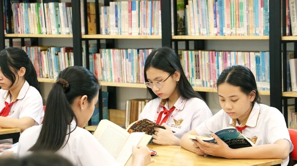 Học sinh phổ thông được bảo đảm tiếp cận sách giáo khoa theo chính sách miễn phí, dự kiến triển khai trên toàn quốc từ năm học 2029–2030