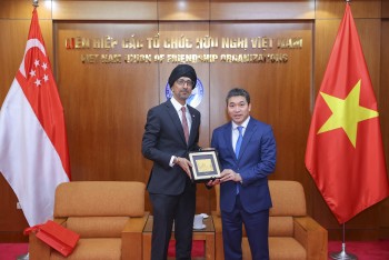 bon de xuat thuc day quan he viet nam singapore tren cac linh vuc trong tam