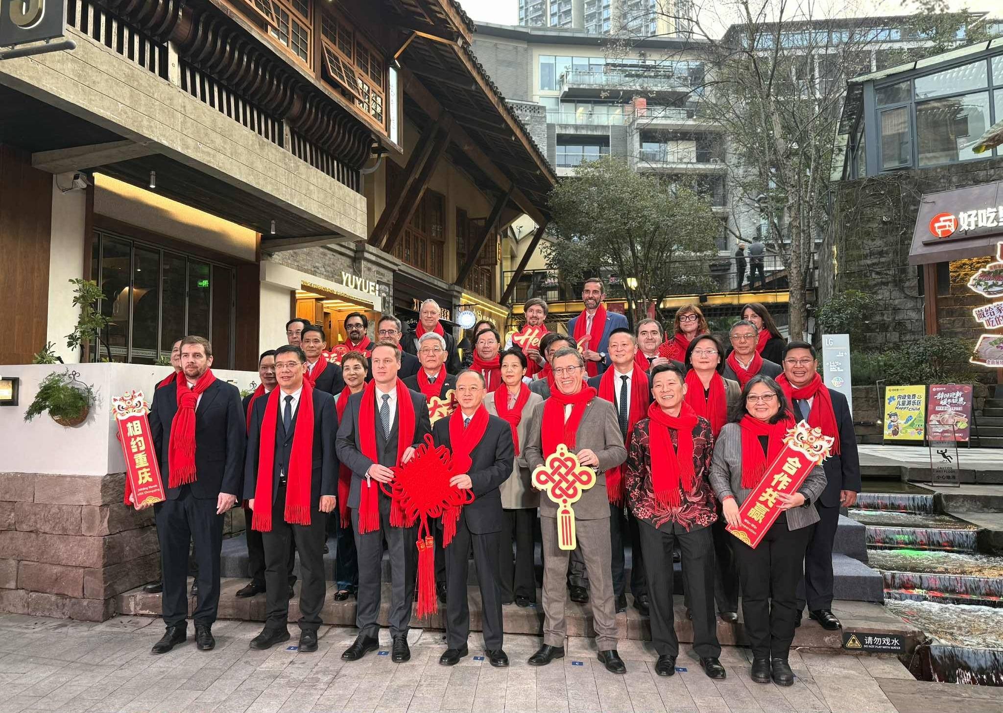 Giới thiệu môi trường đầu tư kinh doanh Việt Nam tại Trùng Khánh (Trung Quốc)