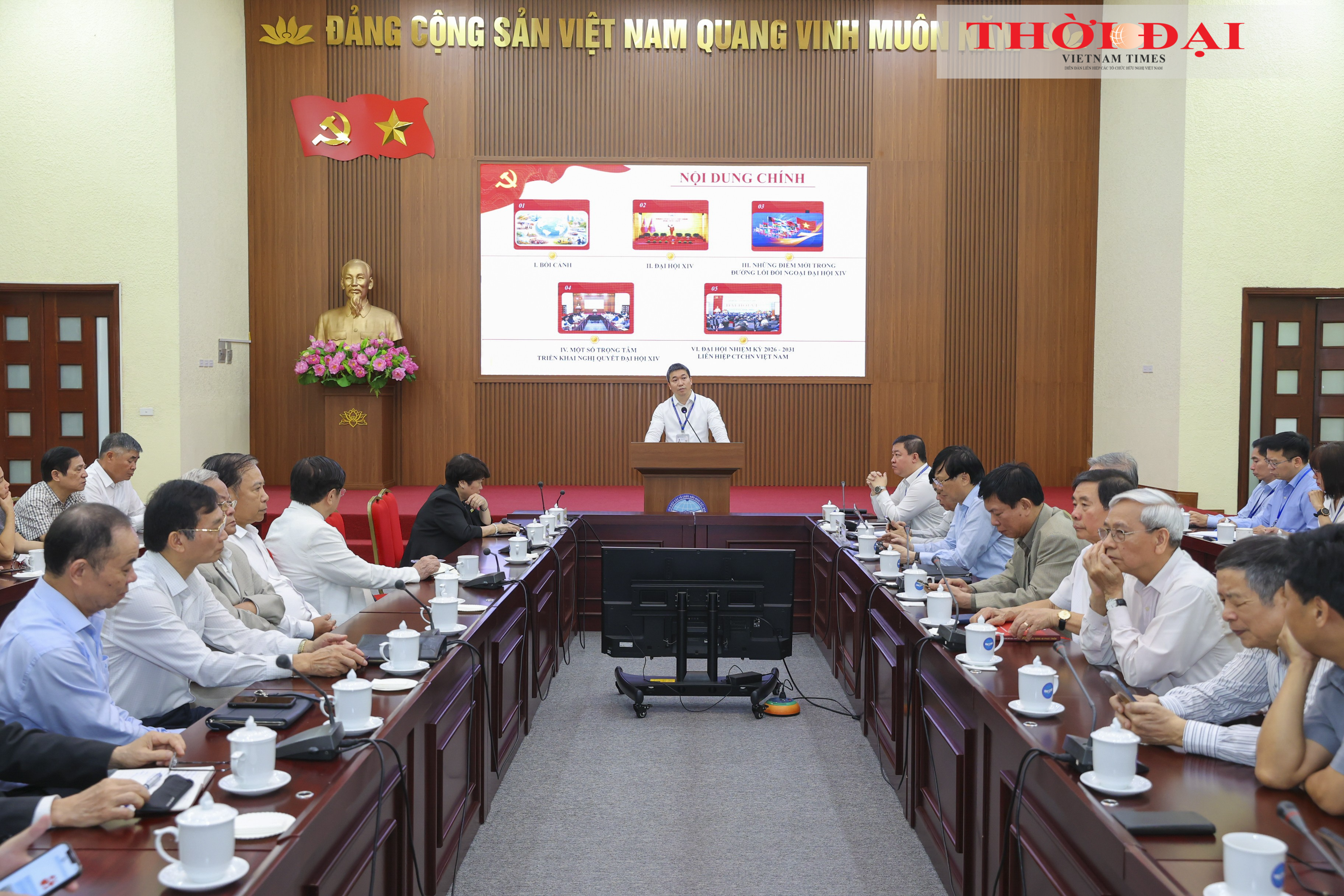 ông Phan Anh Sơn, Chủ tịch Liên hiệp các tổ chức hữu nghị Việt Nam phát biểu tại Hội nghị. (Ảnh: Đinh Hòa)