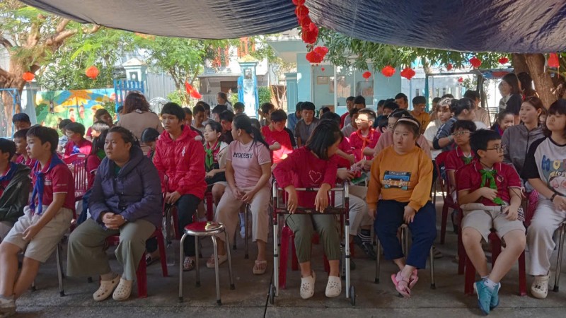 COV tài trợ cho trẻ khuyết tật ở Đà Nẵng