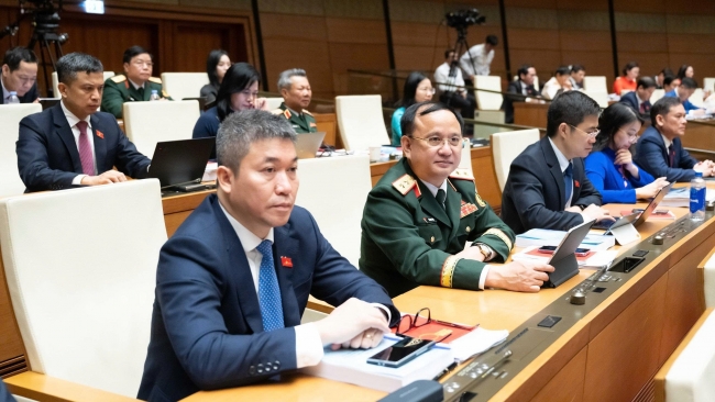 Quốc hội nghe báo cáo kết quả xác nhận tư cách đại biểu Quốc hội khóa XVI