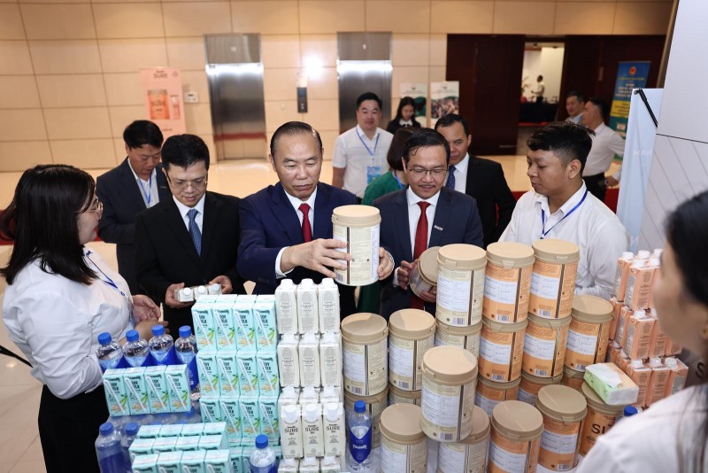  Các sản phẩm dinh dưỡng mang đậm dấu ấn đổi mới – sáng tạo của Vinamilk thu hút khách tham dự hội nghị tại khu trưng bày sản phẩm, công nghệ và thành tựu khoa học công nghệ