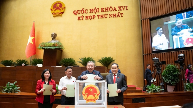 Chủ tịch Quốc hội Trần Thanh Mẫn ký ban hành 4 Nghị quyết của Quốc hội về nhân sự