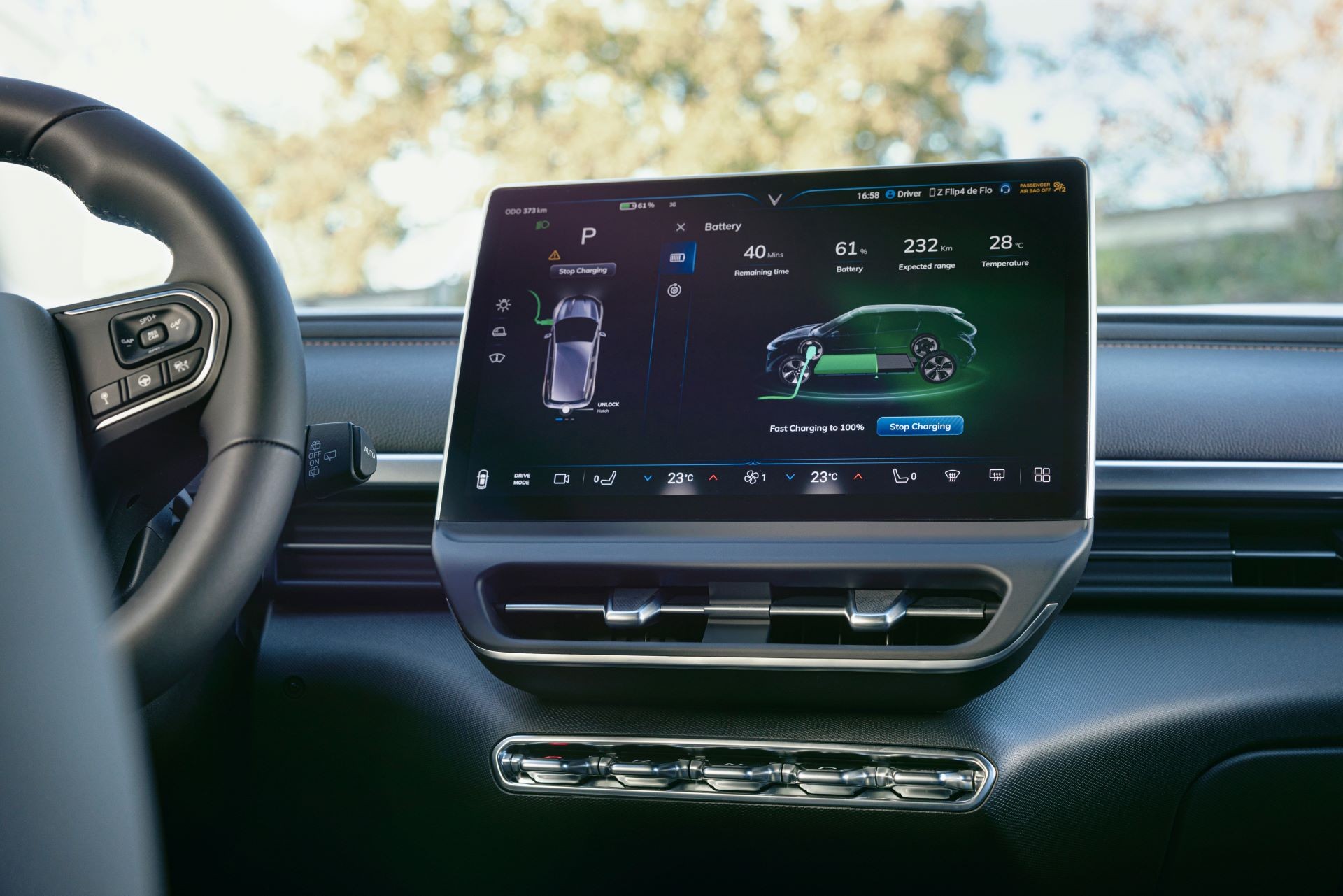 VinFast VF 6: Lời giải “trọn gói” cho bài toán mua xe đầu đời của gia đình trẻ VinFast VF 6: Lời giải “trọn gói” cho bài toán mua xe đầu đời của gia đình trẻ